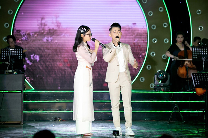 Danh sách những bài hát karaoke dễ được 100 điểm hay – dễ hát nhất 2025